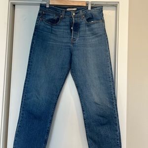 Levi Wedgie Straight Leg Cropped Jeans